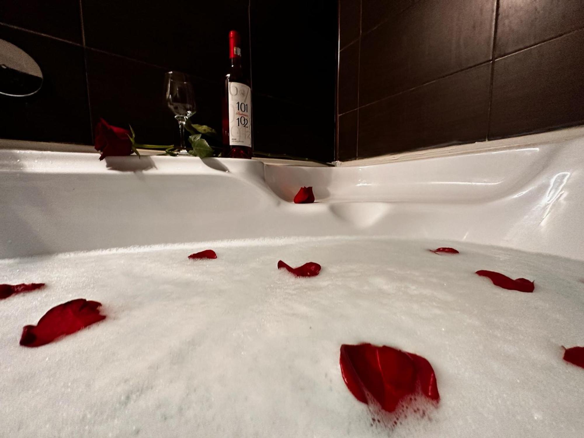 Romantic Charm, Spa, Free Early Check-In Bukarest Eksteriør billede